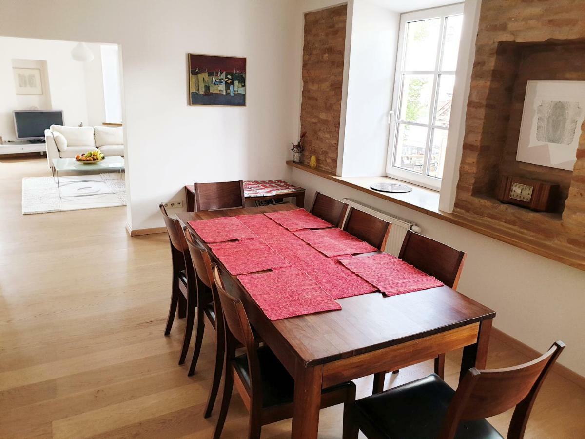 Exceptional Uzupis Bridge 3 Bedroom Apartment Vilnius Exterior photo